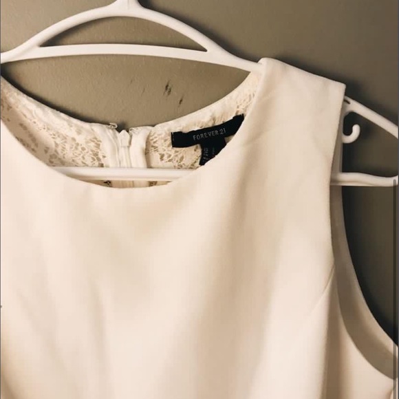 ☆ White Lace Dress ☆ - Picture 3 of 3